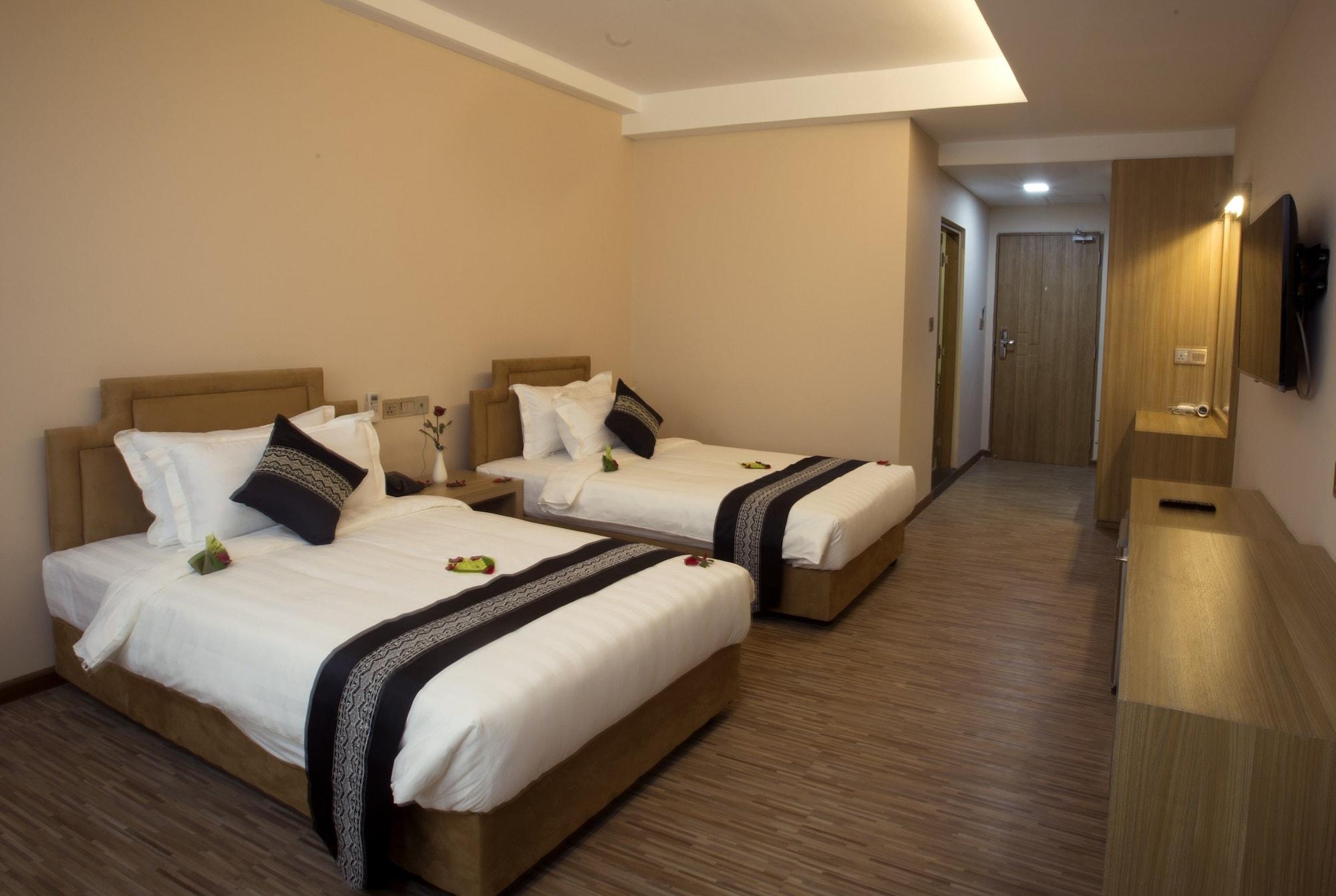 Elegant Hotel Pyi Thar Yar Янгон Екстериор снимка