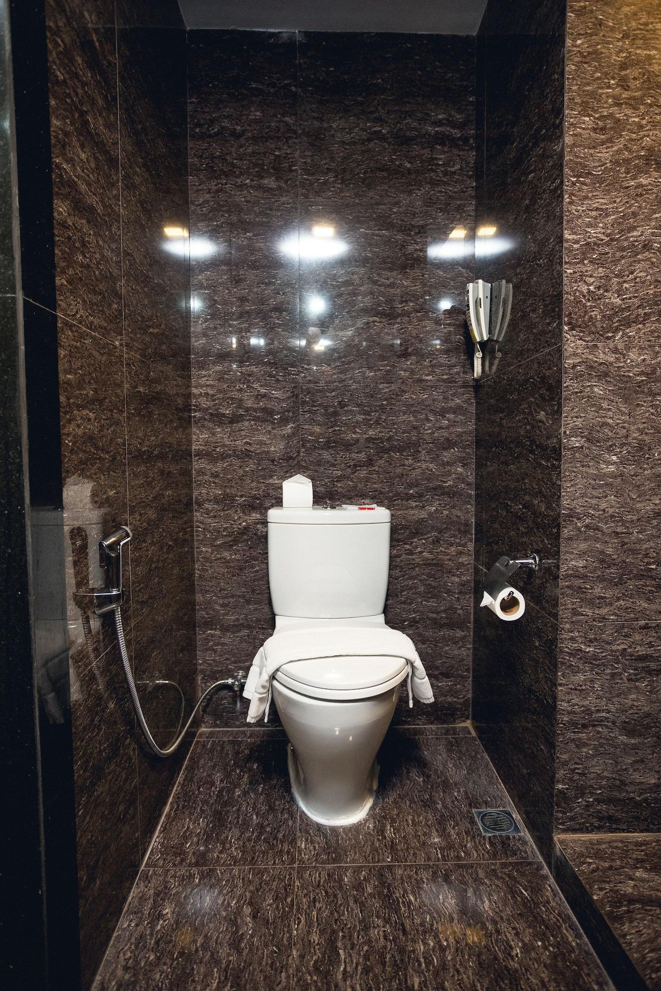 Elegant Hotel Pyi Thar Yar Янгон Екстериор снимка