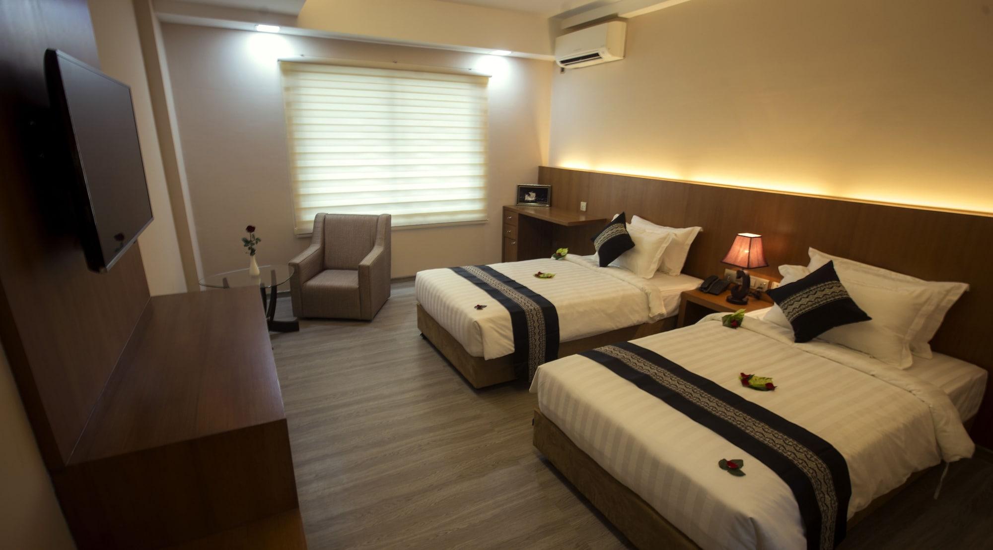 Elegant Hotel Pyi Thar Yar Янгон Екстериор снимка
