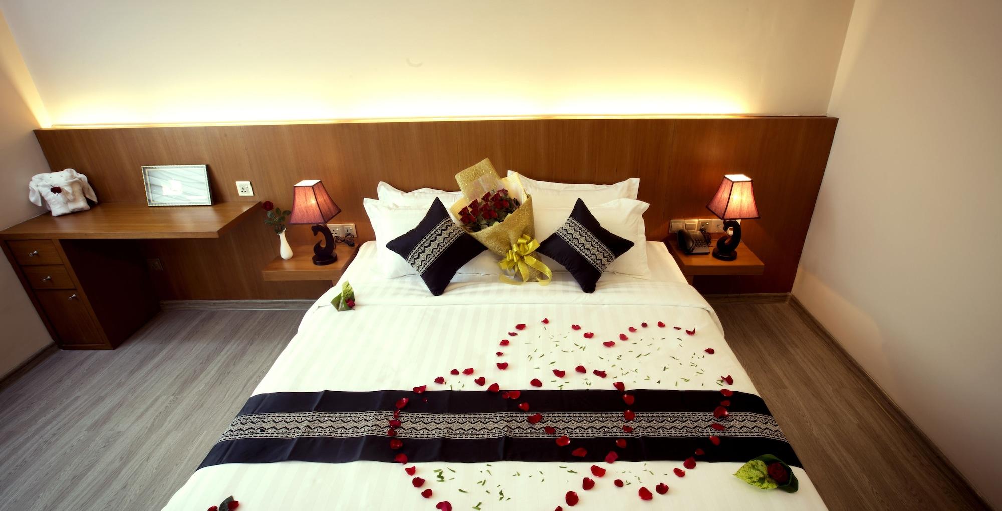 Elegant Hotel Pyi Thar Yar Янгон Екстериор снимка