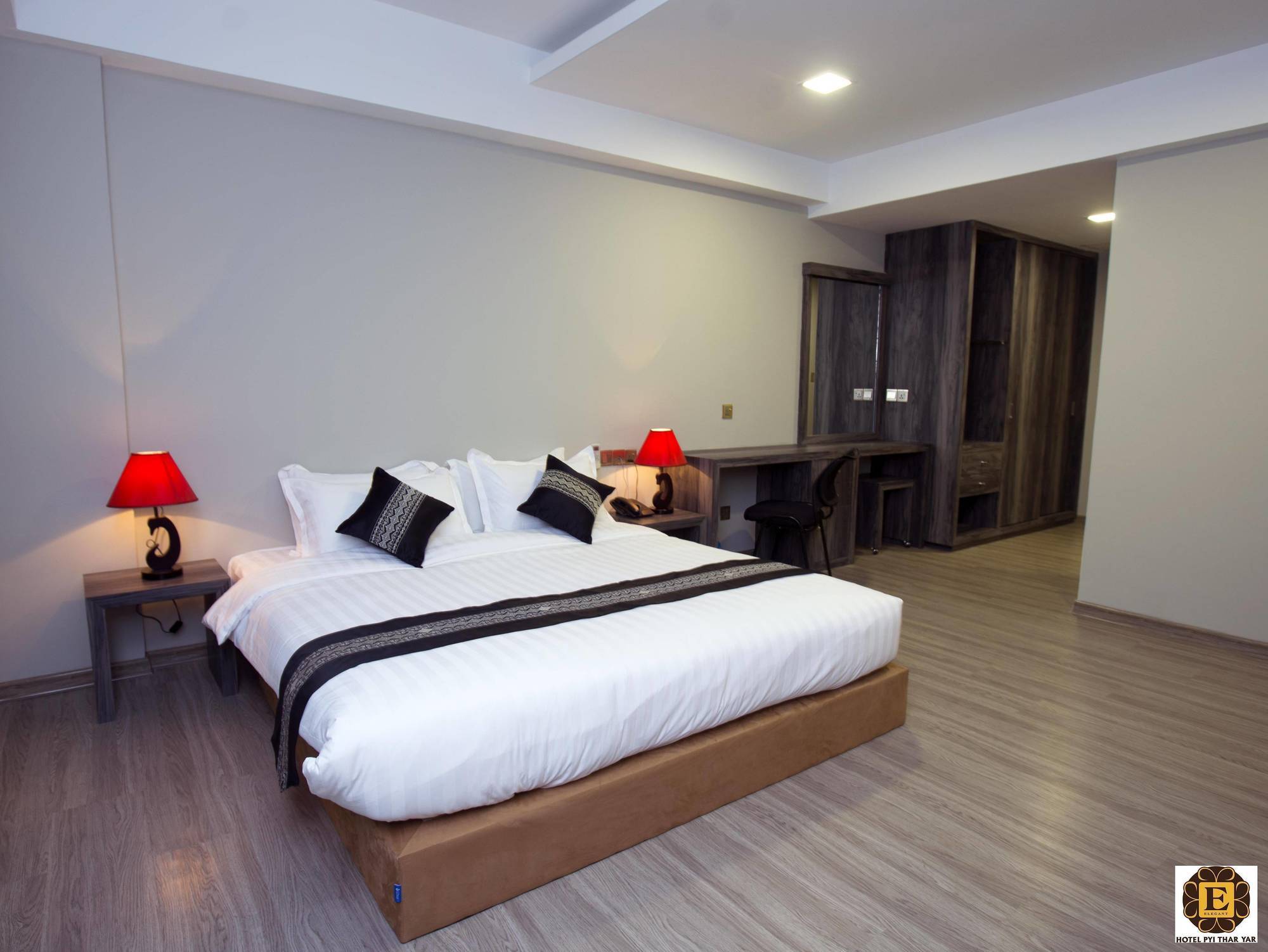 Elegant Hotel Pyi Thar Yar Янгон Екстериор снимка