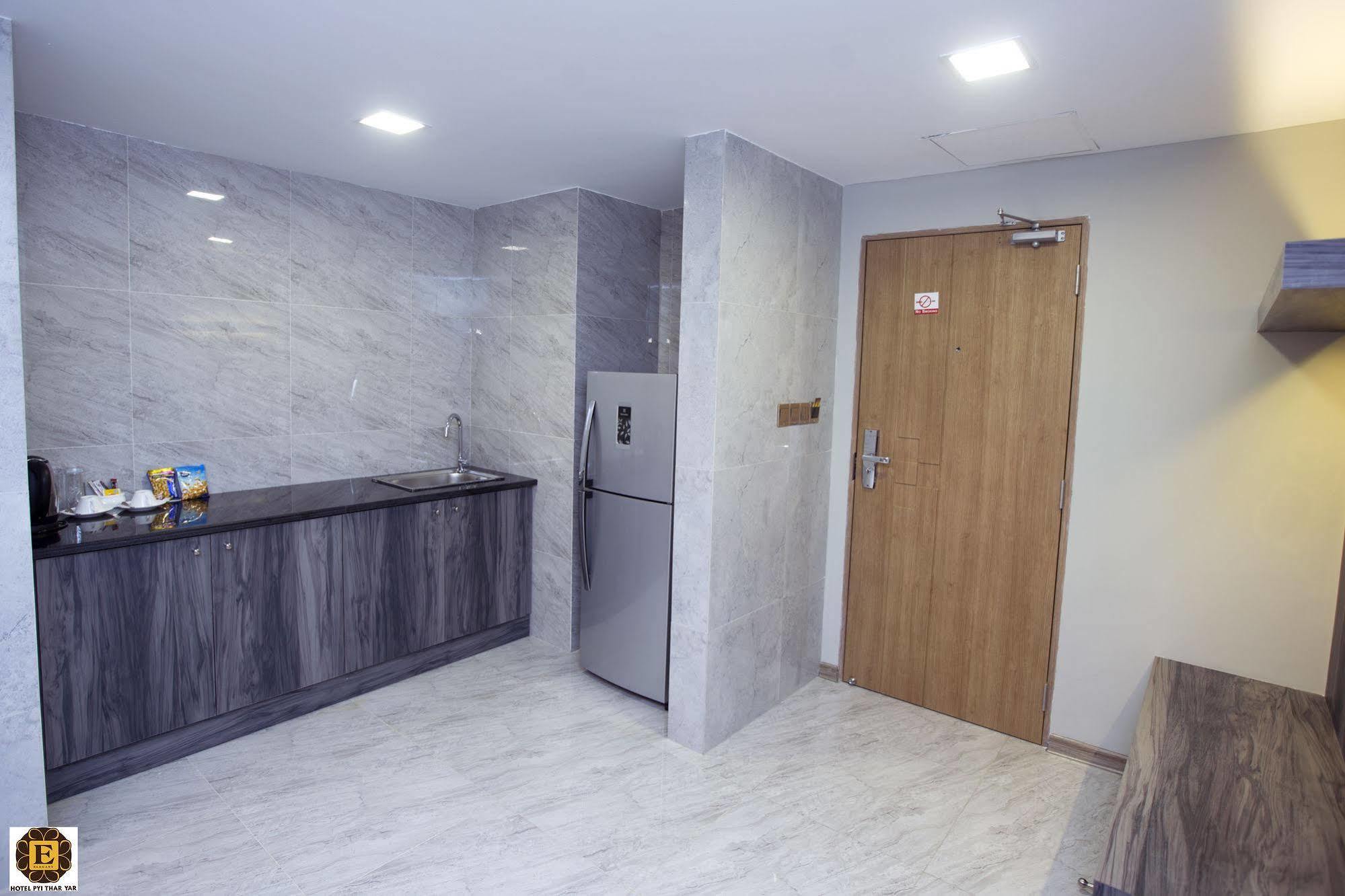 Elegant Hotel Pyi Thar Yar Янгон Екстериор снимка