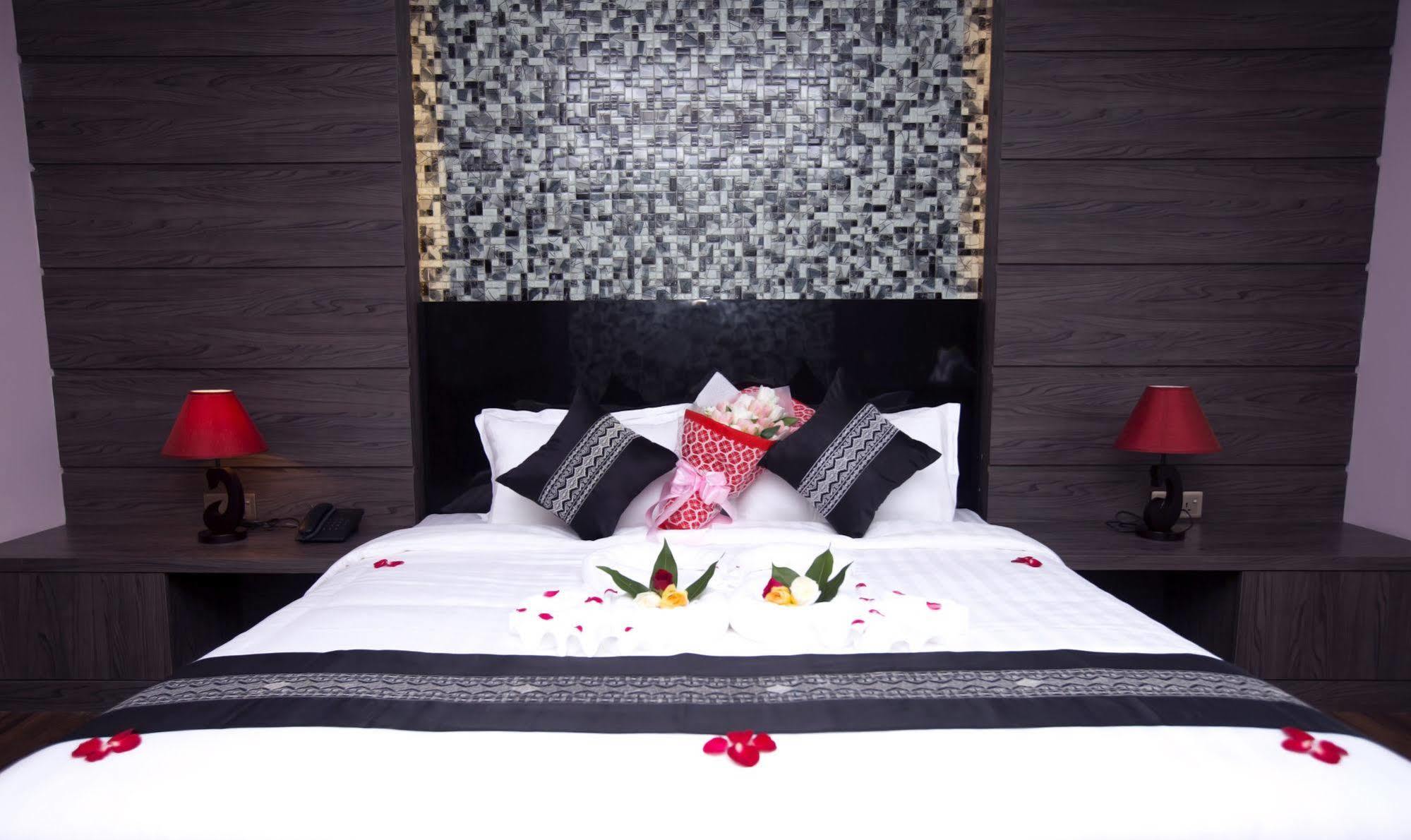 Elegant Hotel Pyi Thar Yar Янгон Екстериор снимка