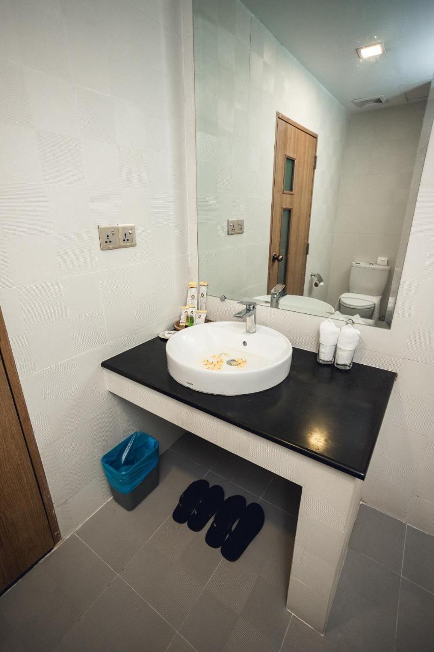 Elegant Hotel Pyi Thar Yar Янгон Екстериор снимка