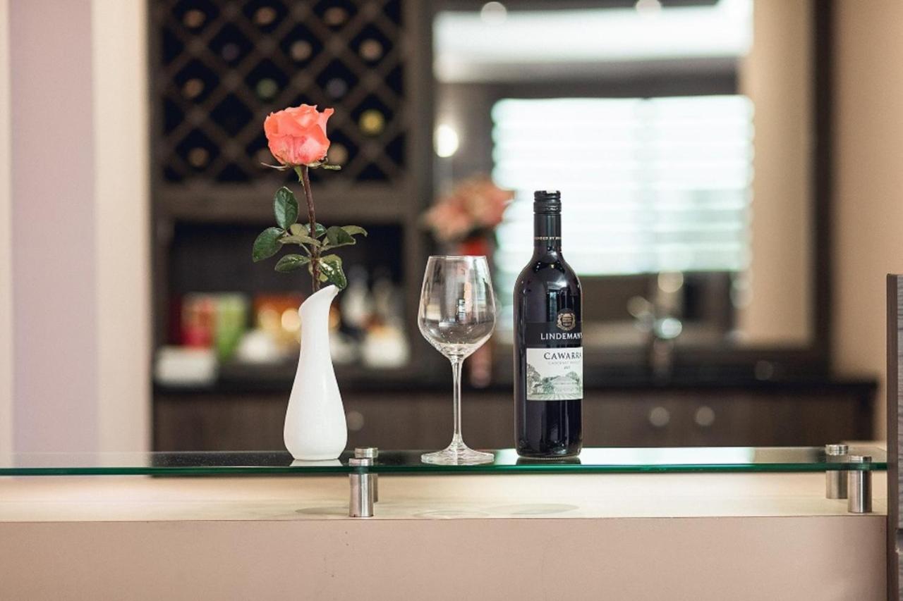 Elegant Hotel Pyi Thar Yar Янгон Екстериор снимка