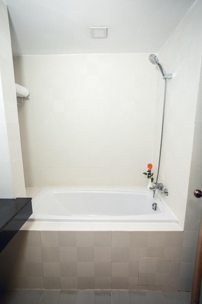Elegant Hotel Pyi Thar Yar Янгон Екстериор снимка