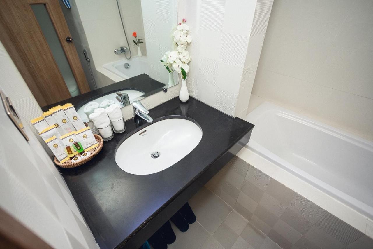 Elegant Hotel Pyi Thar Yar Янгон Екстериор снимка