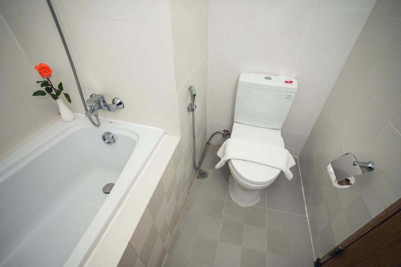 Elegant Hotel Pyi Thar Yar Янгон Екстериор снимка